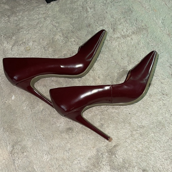 Red pumps - Picture 5 of 5